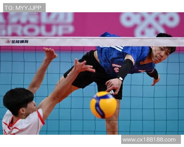 足球明星挑战排球运动精彩瞬间视频集锦